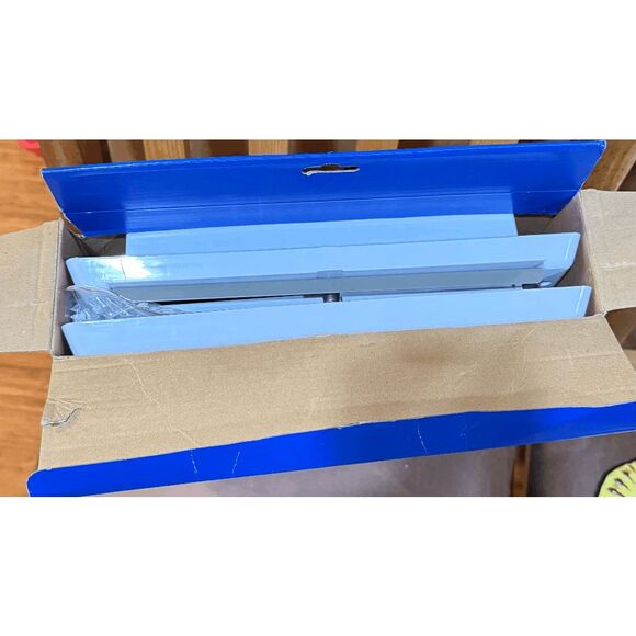 🐶 Trixie 2-Way Dog Door Flap S-M – Lockable, Weather Resistant (New Open Box) - Picture 2 of 3